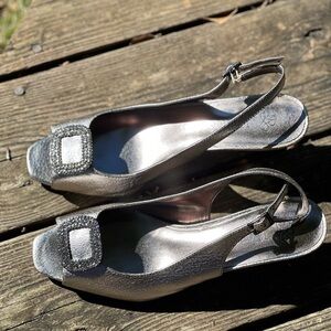 Sling back metallic shoes